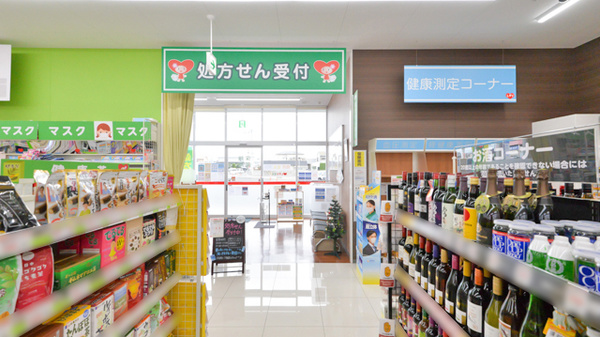 レデイ薬局　垣生店の入口