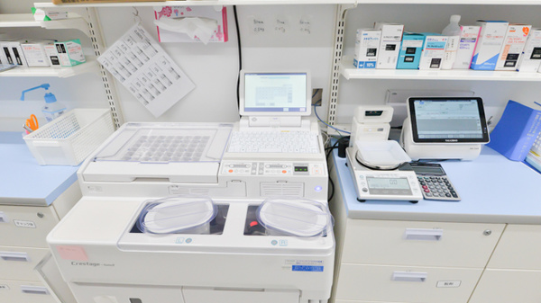 レデイ薬局　垣生店の調剤器具