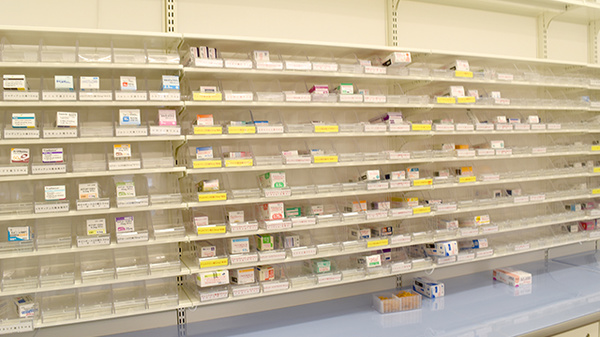 マルエ薬局　高崎下小鳥店の薬棚