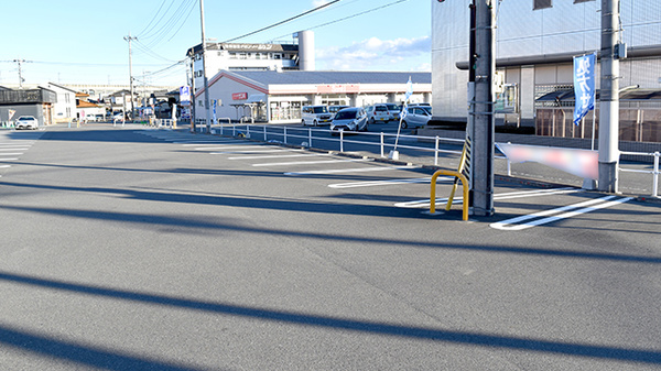 マルエ薬局　高崎下小鳥店の駐車場