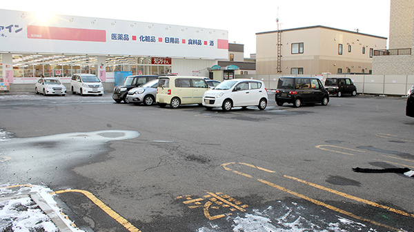 ココカラファイン薬局北28条店の駐車場