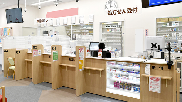 ココカラファイン薬局クリニックパーク泉ヶ丘店の受付/カウンター