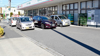 ドラッグセイムス足立花畑薬局の駐車場