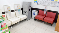 調剤薬局ツルハドラッグ忠和店の待合スペース