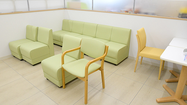 スギ薬局 袋井南店の待合スペース