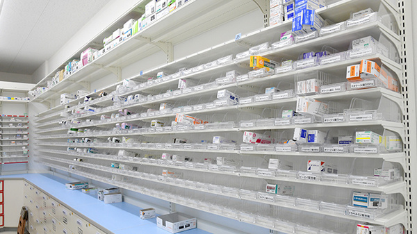 スギ薬局 袋井南店の薬棚