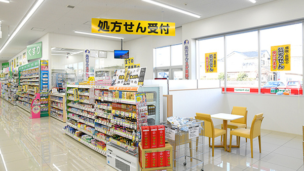 スギ薬局 小山若木店の入口