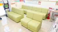 スギ薬局 小山若木店の待合スペース