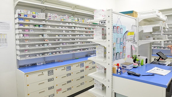 スギ薬局 小山若木店の調剤室