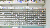 スギ薬局 本町二丁目店の薬棚