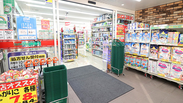 スギ薬局 葛西駅前店の入口
