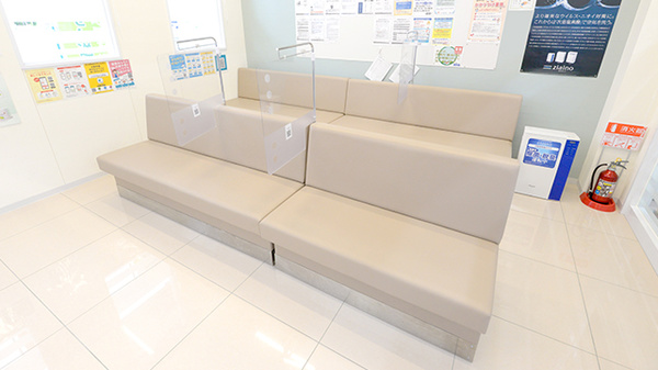 ウェルネス薬局八屋店の待合スペース