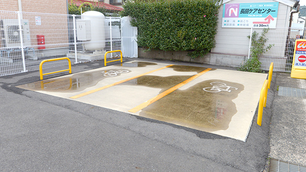 ウェルネス薬局八屋店の駐輪場