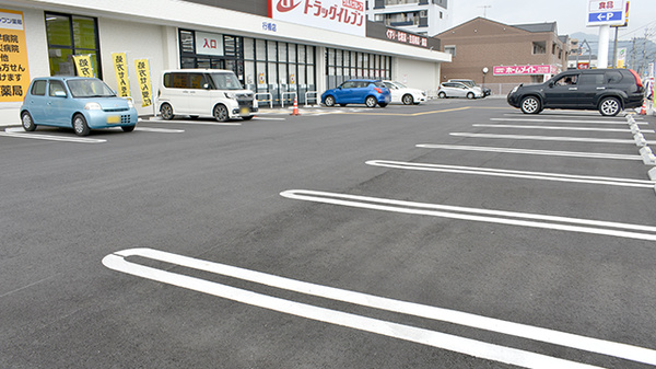 ドラッグイレブン薬局行橋店の駐車場