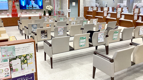 たんぽぽ薬局　中部国際医療センター店の待合スペース