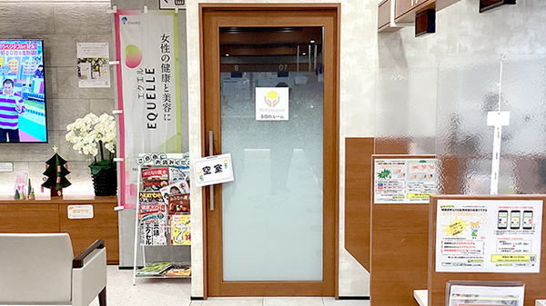 たんぽぽ薬局　中部国際医療センター店の感染予防待合スペース