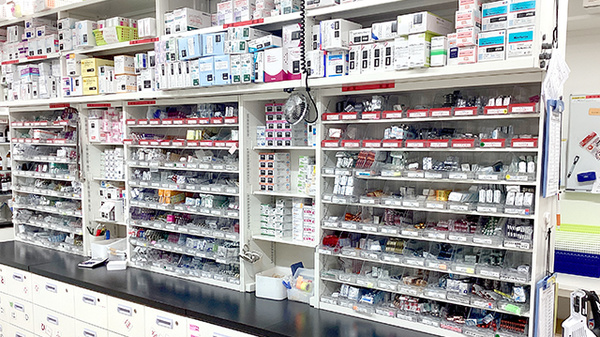 たんぽぽ薬局　中部国際医療センター店の薬棚