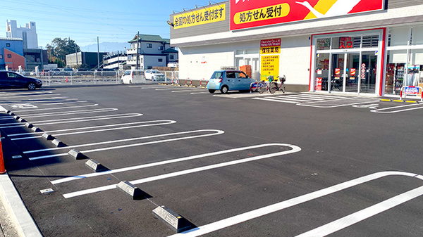 調剤薬局ツルハドラッグ甲府徳行店の駐車場