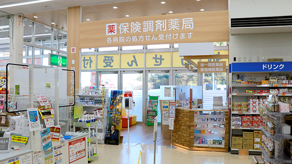 調剤薬局ツルハドラッグ早野店の入口