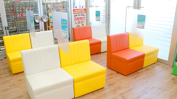 調剤薬局ツルハドラッグ早野店の待合スペース