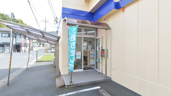 ユタカ薬局白鳥の入口