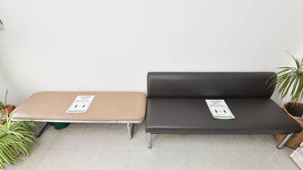 ユタカ薬局白鳥の待合スペース