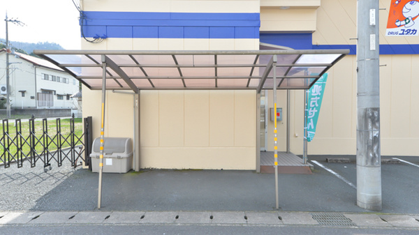 ユタカ薬局白鳥の駐輪場