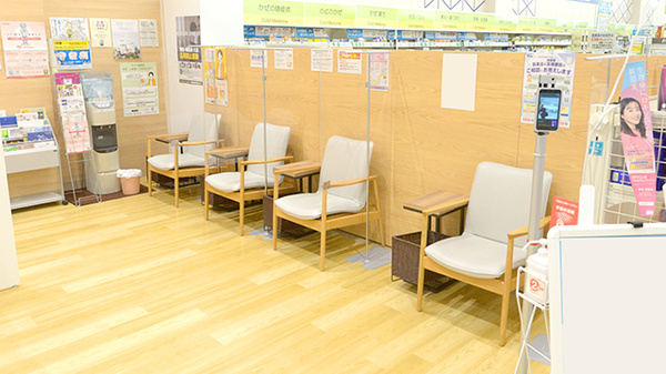 イオン薬局能代東店の待合スペース