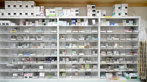 ポトス薬局 しまだ店の薬棚