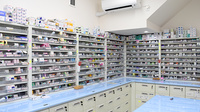 くれよん薬局 堺草部店の薬棚