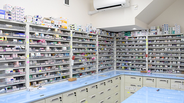 くれよん薬局 堺草部店の薬棚