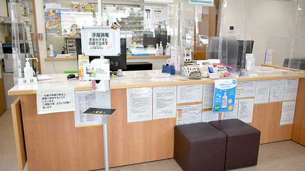 田崎ごふく薬局の受付/カウンター