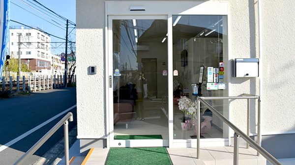 くすりのダイイチ薬局　東伏見稲荷店の入口