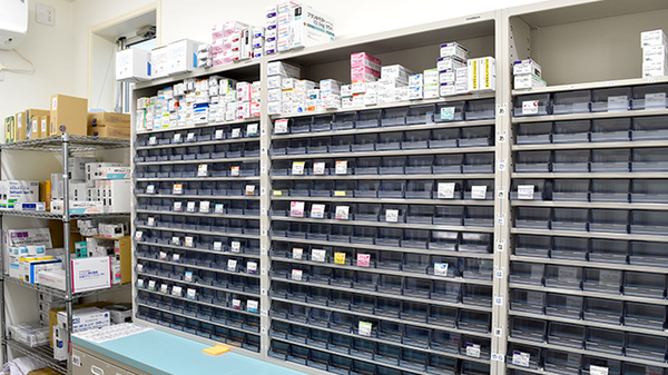 くすりのダイイチ薬局　東伏見稲荷店の薬棚