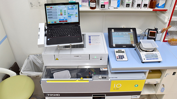 中央薬局　かわわだ店の調剤器具