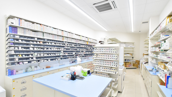 スギ薬局 鞍月店の調剤室