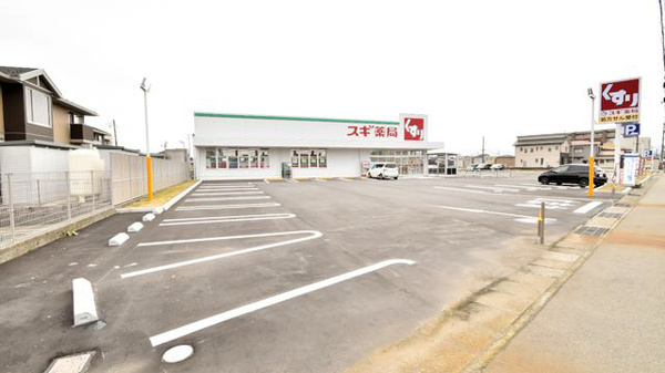 スギ薬局 鞍月店の駐車場