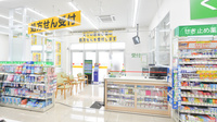 スギ薬局　豊中熊野店の入口