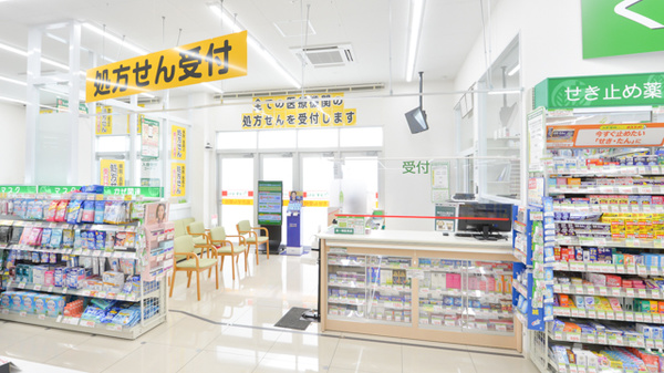 スギ薬局　豊中熊野店の入口