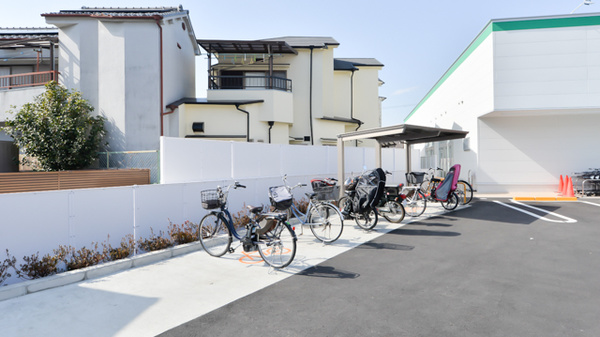 スギ薬局　豊中熊野店の駐輪場