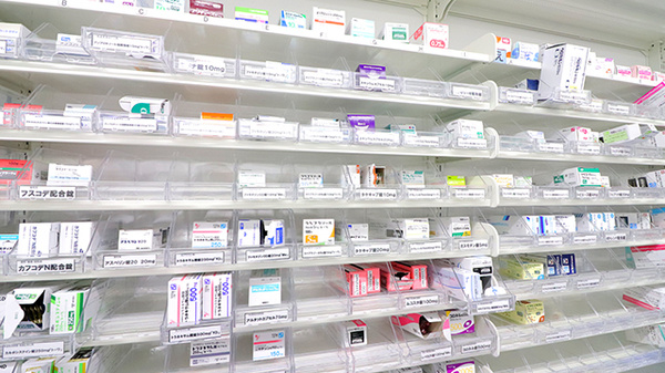スギ薬局 中野中央店の薬棚