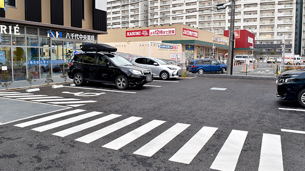 I&H八千代中央薬局の駐車場