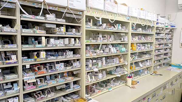ありす薬局　青葉店の薬棚