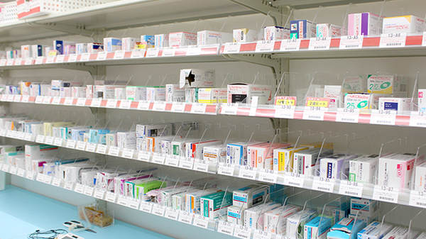 ユタカ薬局長浜宮司の薬棚