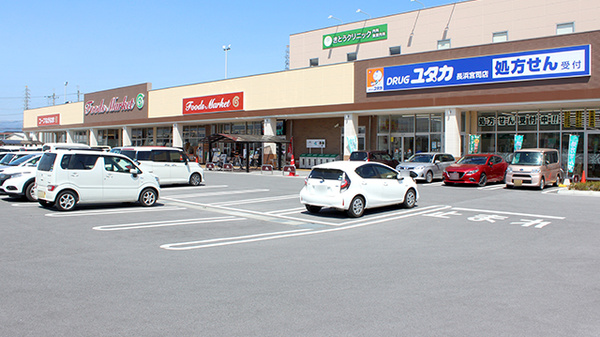 ユタカ薬局長浜宮司の駐車場