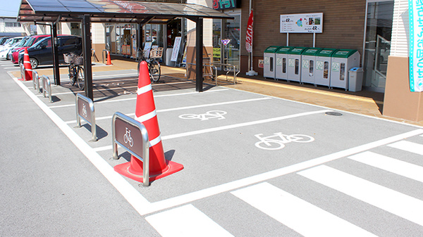 ユタカ薬局長浜宮司の駐輪場