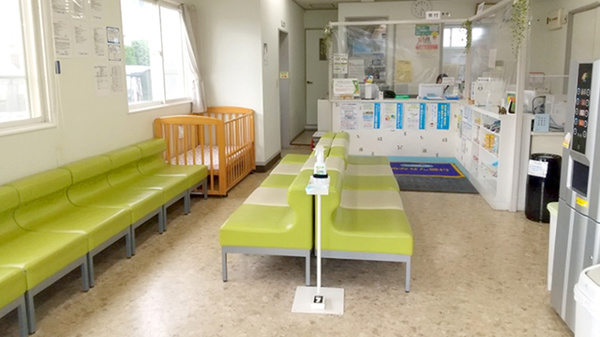 ハッピー調剤薬局八戸類家店の待合スペース