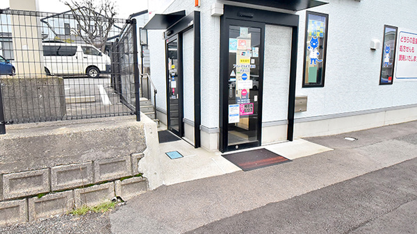 ファーマライズ薬局 西新潟店の入口