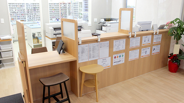 平安堂薬局あらき店の受付/カウンター