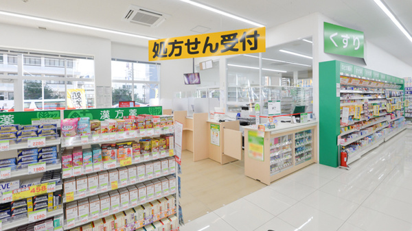 スギ薬局 呼続店の入口